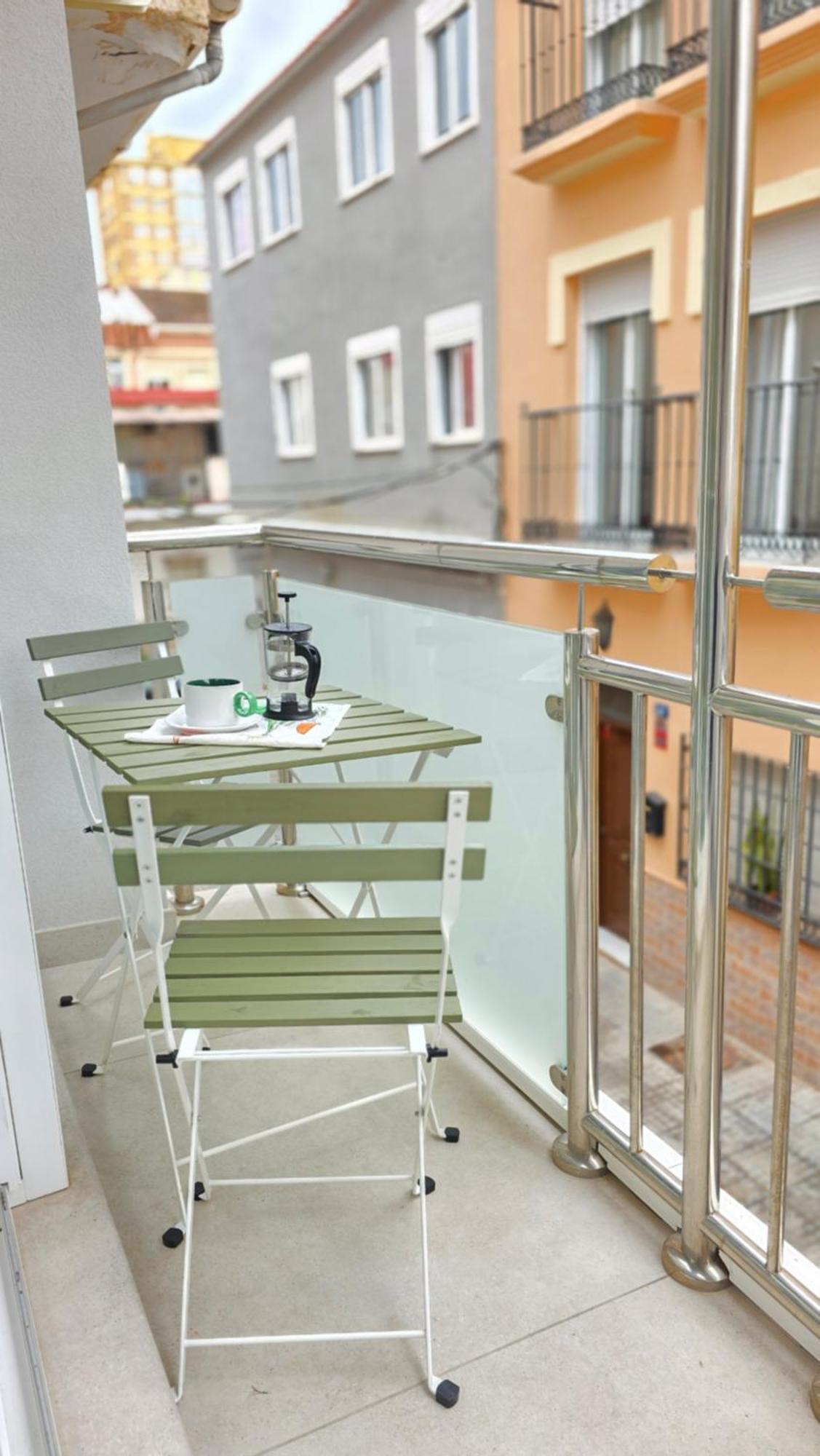 Apartment Miro Huelin 200 M From *